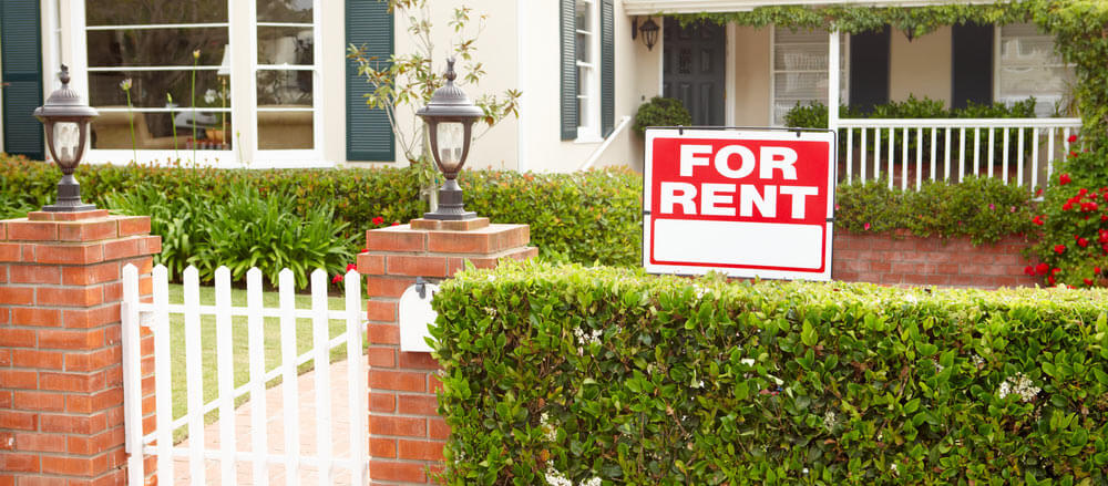 shows house with for rent sign